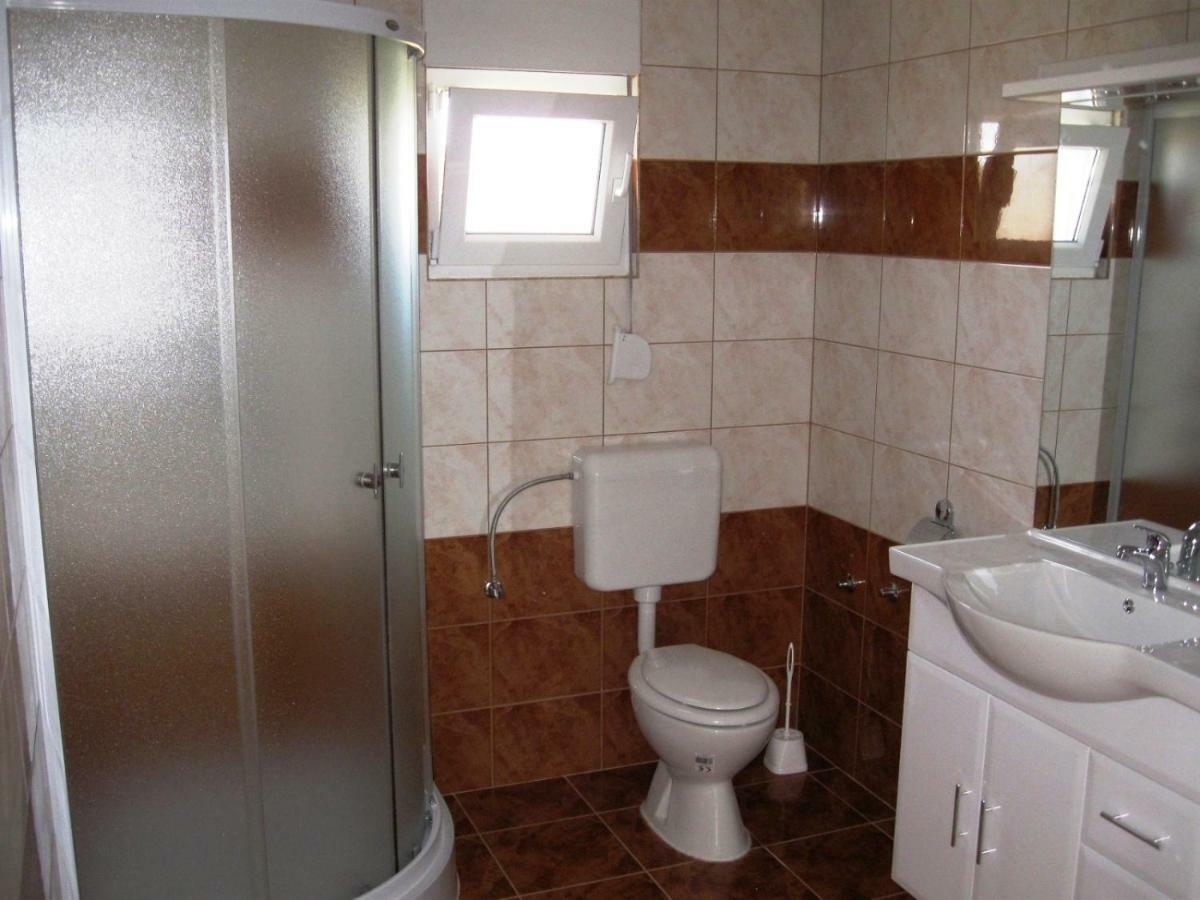 Apartmani Vjeko Vir Buitenkant foto